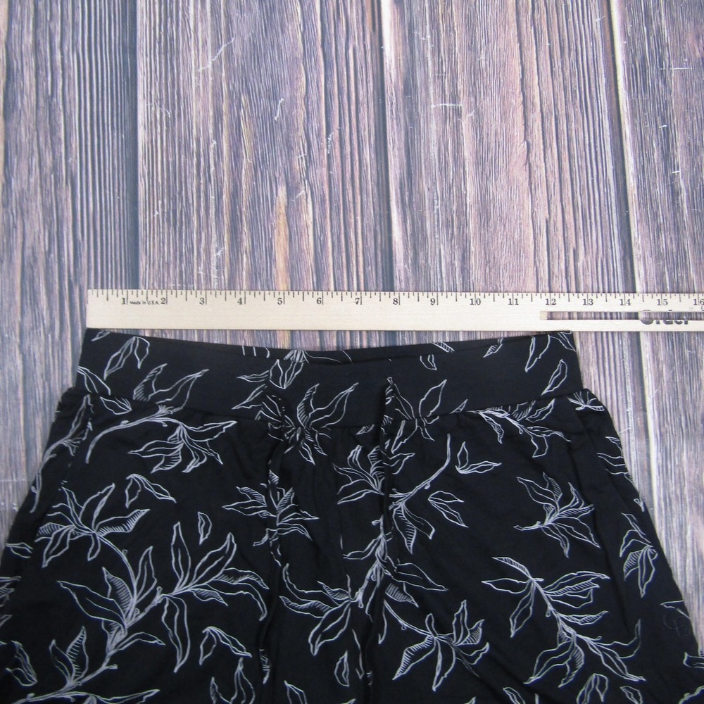 Cozy Earth Shorts Womens XS Black Skimmer Viscose Spandex Floral Pockets - Picture 6 of 8